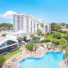 2BR | Free Resort Access | Minutes to Parks