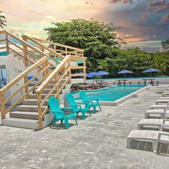 Playa Paradise: Queen ~ Bunk Bed | Sleeps 6