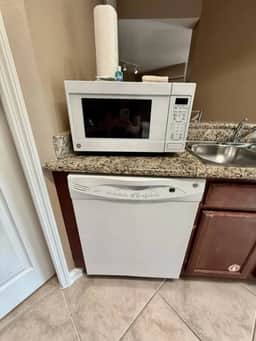 Entire Condo | Free Club Access | 5 mins to Disney Park - Image 4