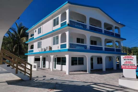 Beachfront Apt | King Bed + 1 Child - Image 1