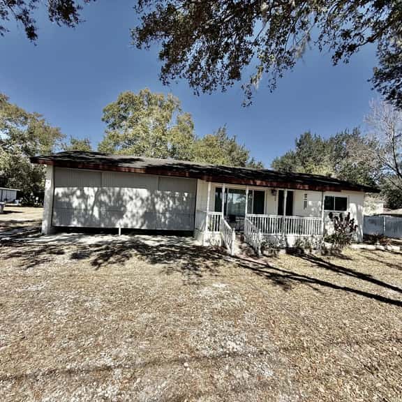 3BR | Spacious | Close to Restaurants & Stores - Image 1