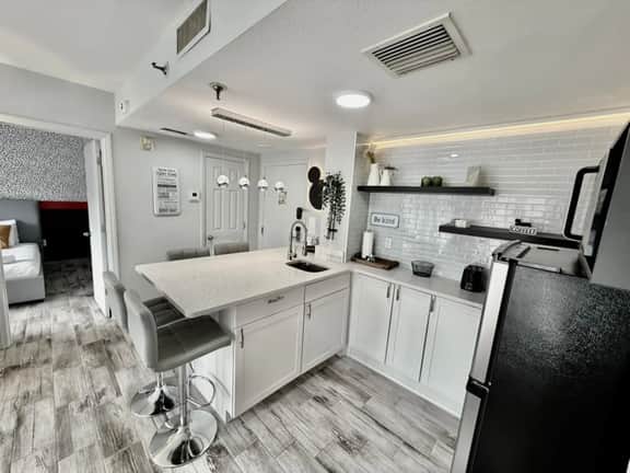 2BR | Free Resort Access | Minutes to Parks - Image 3