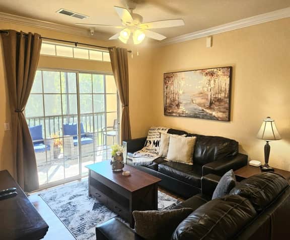 2BR Condo for 6: Pool, Hot Tub, 11mi to Disney - Image 2