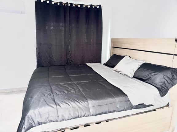 Beachfront Apt | King Bed + 1 Child - Image 4